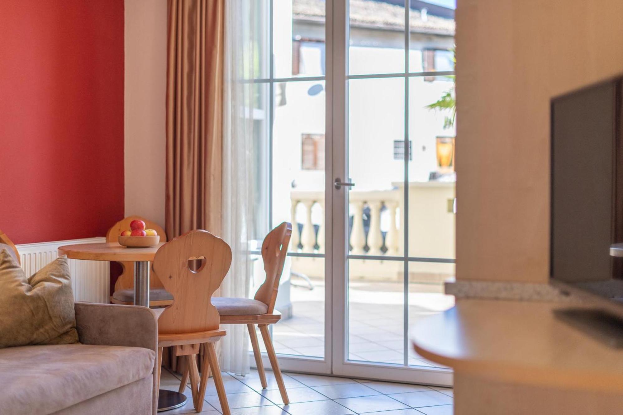 Panorama Aparthotel Tramin an der Weinstraße Buitenkant foto