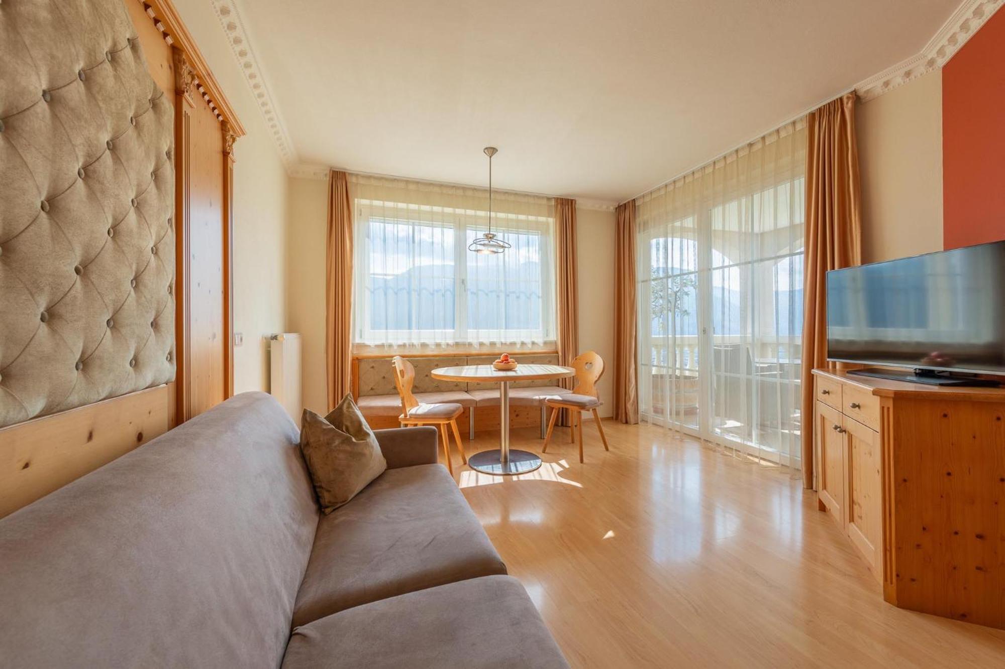 Panorama Aparthotel Tramin an der Weinstraße Buitenkant foto