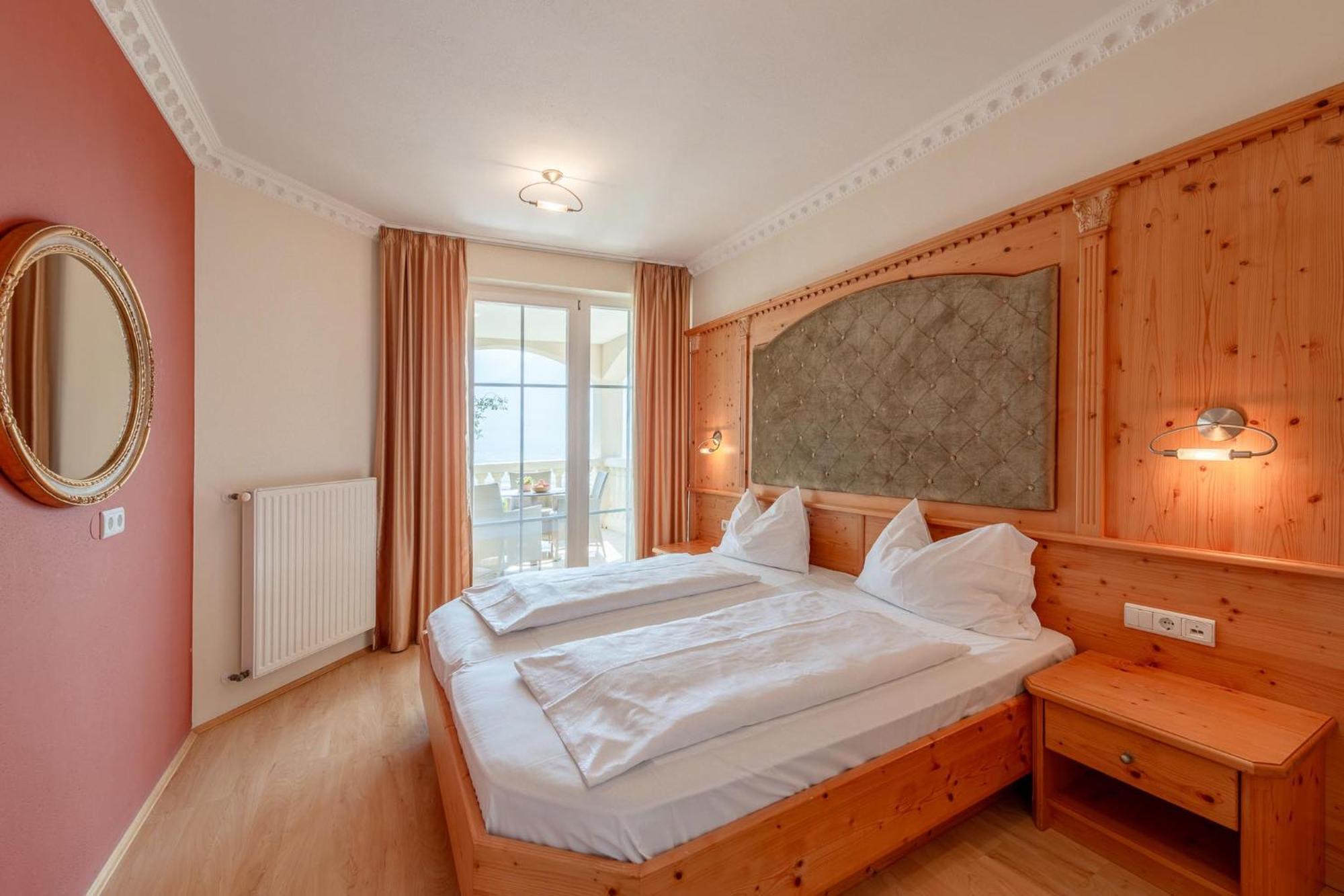 Panorama Aparthotel Tramin an der Weinstraße Buitenkant foto