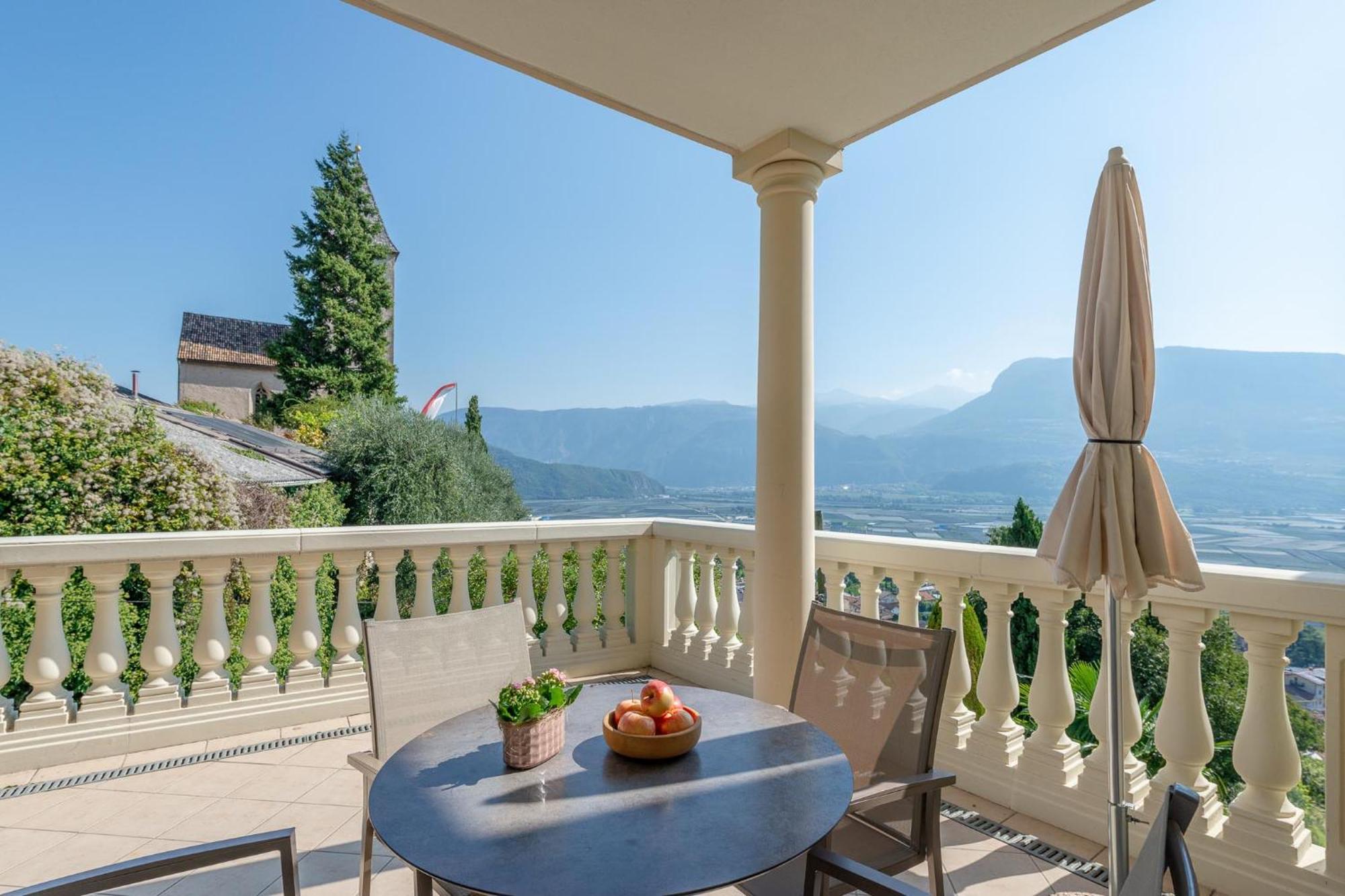 Panorama Aparthotel Tramin an der Weinstraße Buitenkant foto
