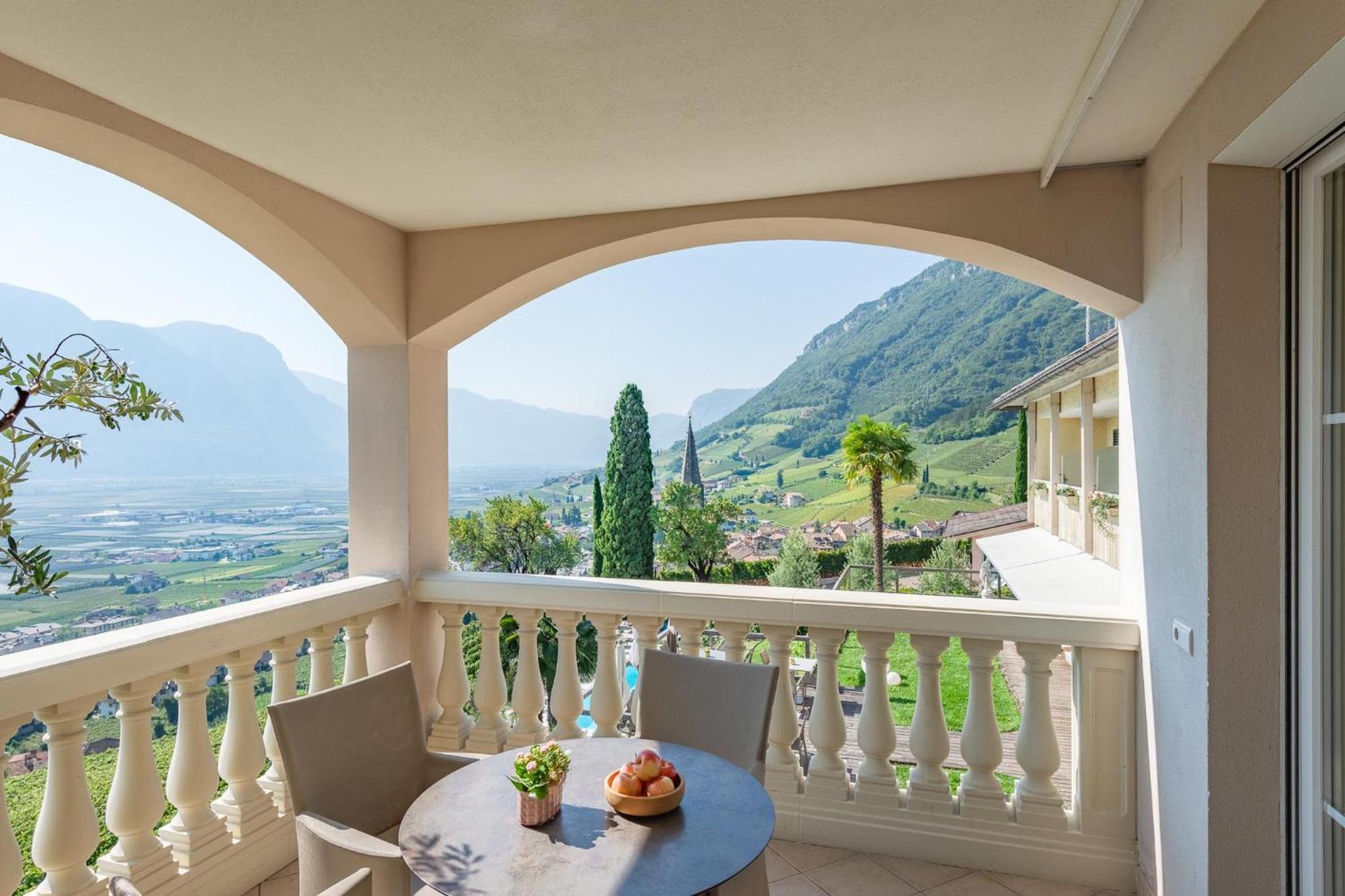 Panorama Aparthotel Tramin an der Weinstraße Buitenkant foto