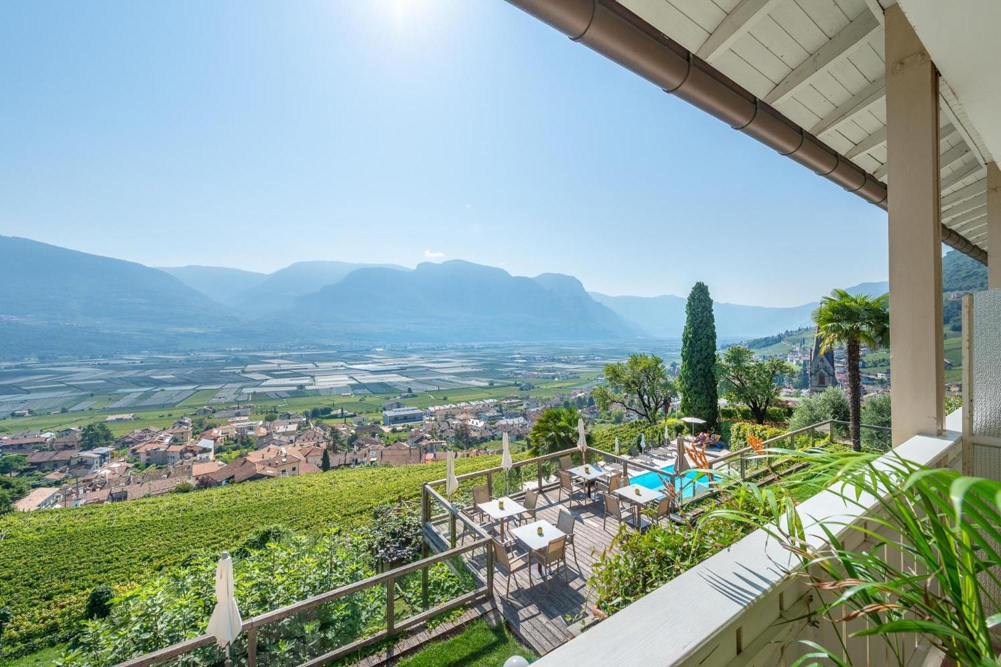 Panorama Aparthotel Tramin an der Weinstraße Buitenkant foto